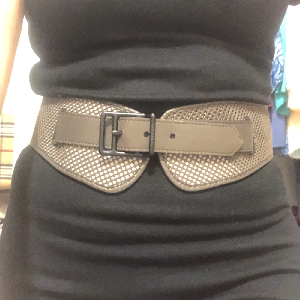 An authentic Burberry belt,  statement pice flatters any style you add it to